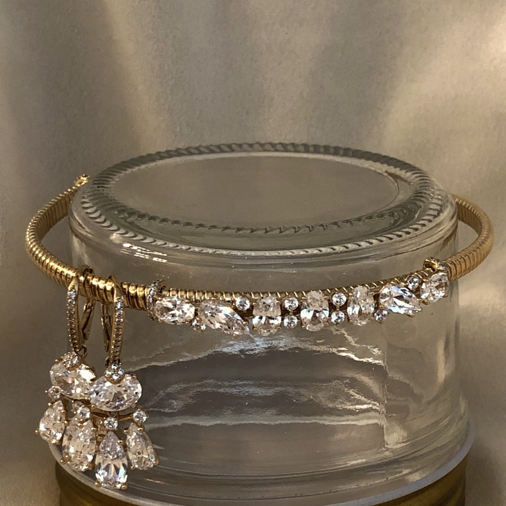 Crystal and gold tone drop earrings and bracelet